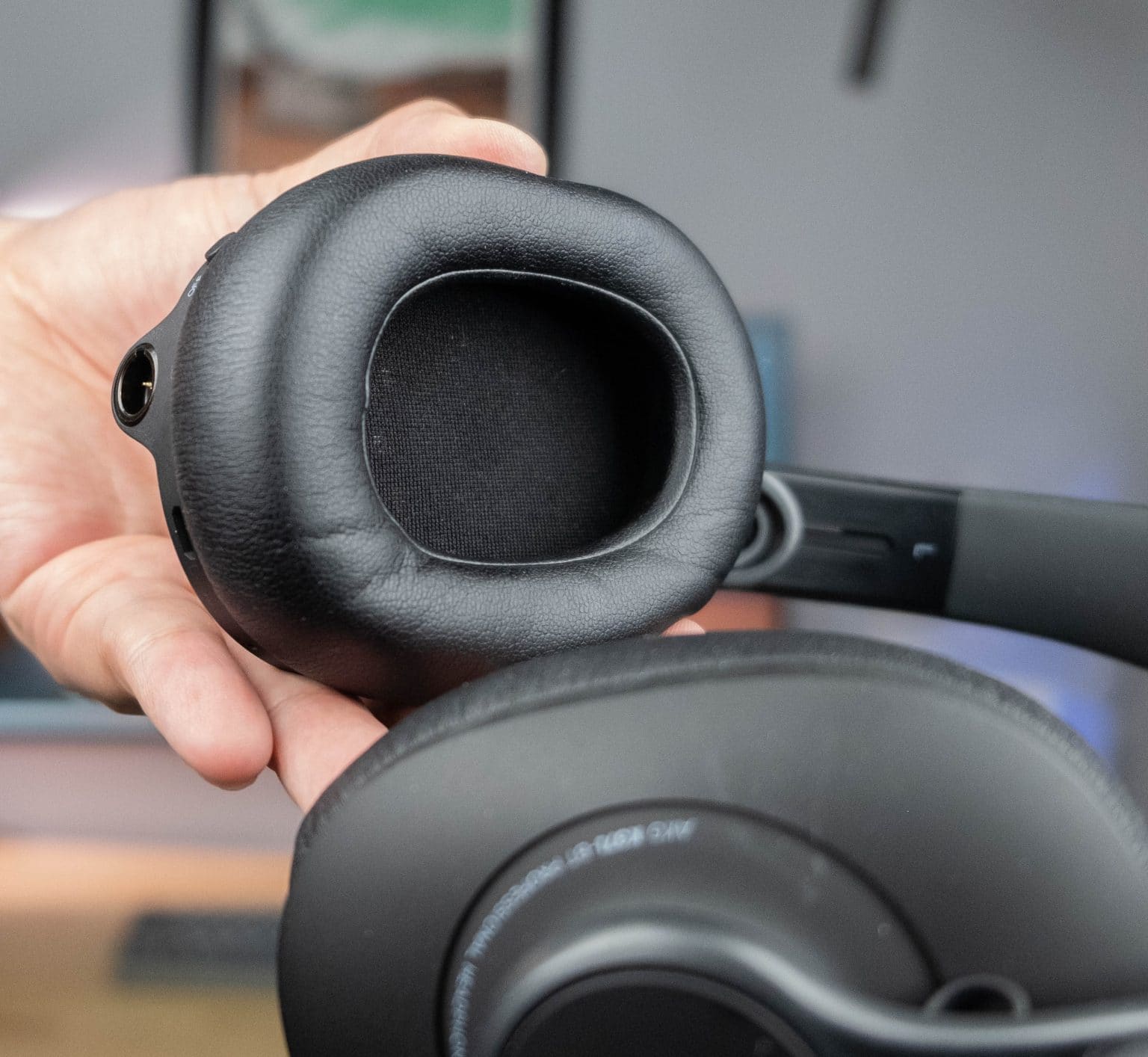 AKG K371-BT Review - Winning Budget Wireless