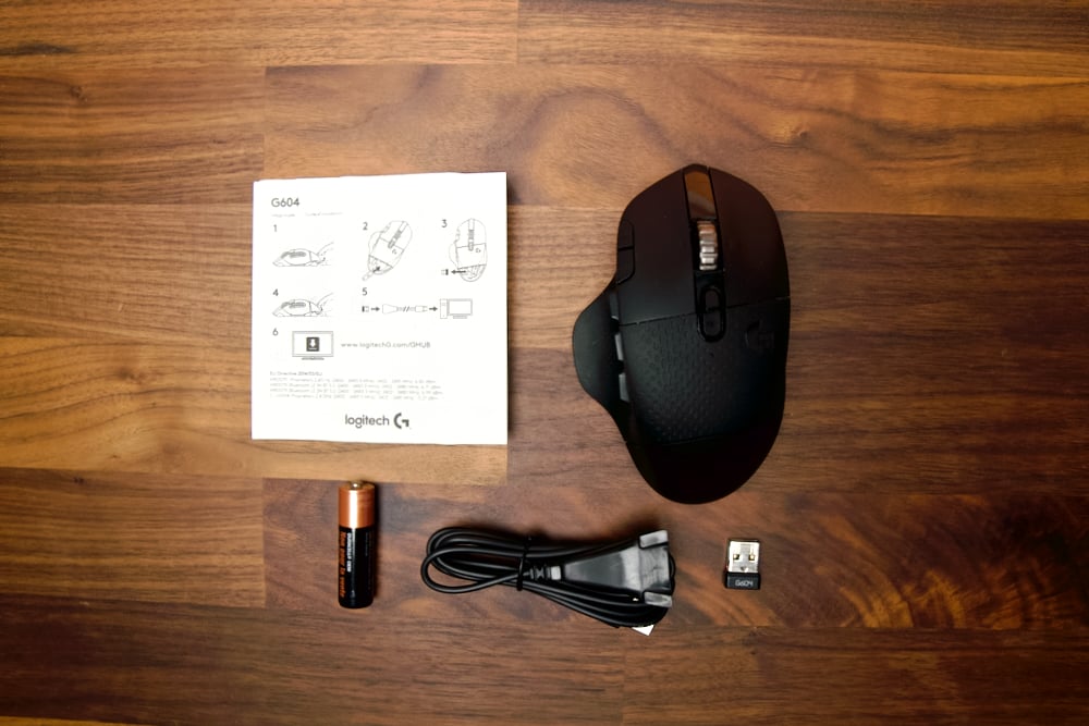Logitech G604 in the box, battery, cable and usb dongle