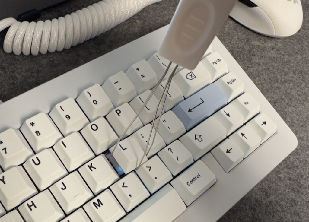 how-do-you-remove-keyboard-keys-without-breaking-them-tech-wrecking-crew