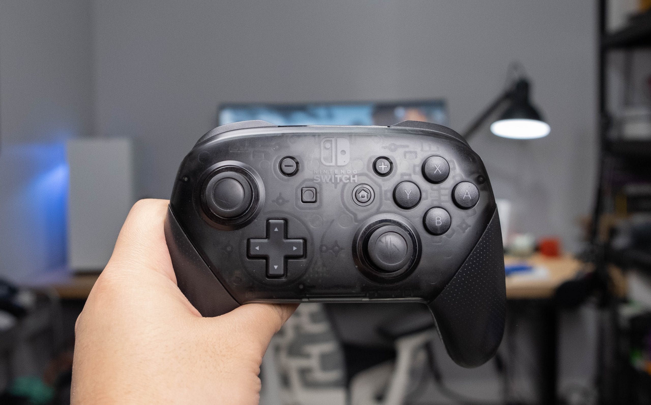 Switch Pro Controller - Hero