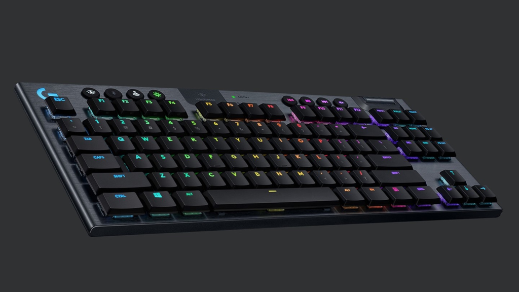 FNATIC STREAK65 - Compact RGB 60 Gaming Mechanical Keyboard - Speed  Switches - 65% Layout (60 65 Percent)- Low Profile - Esports Keyboard (US  Layout